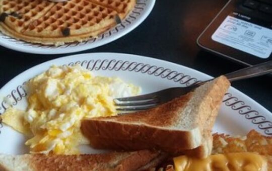 10 Of The Healthiest Things You Can Order At Waffle House